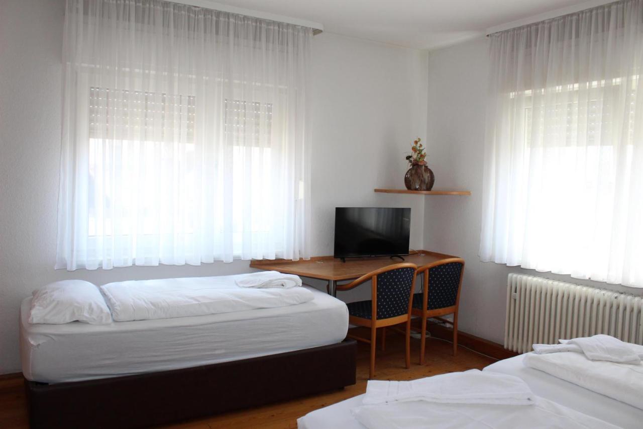 Gasthaus Zum Ritter Karlsdorf-Neuthard ภายนอก รูปภาพ